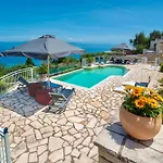 Avgerini Paxos Apartman *