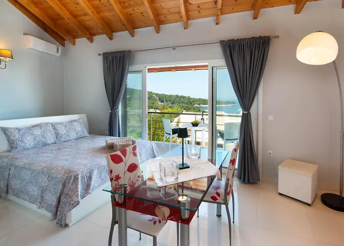 Avgerini Paxos شقة *