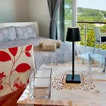 Avgerini Paxos شقة