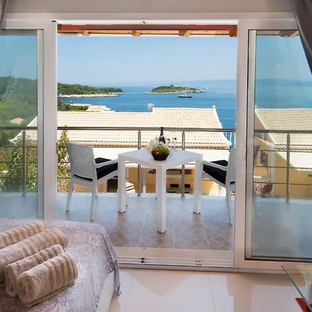 Avgerini Paxos Gaios